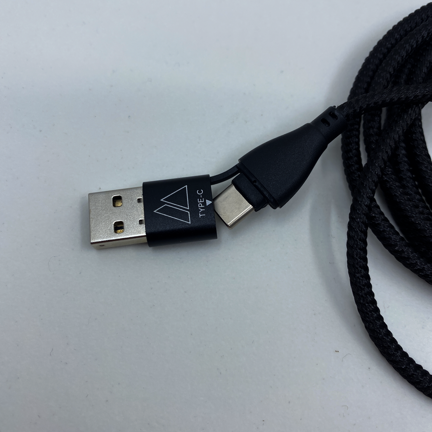 Datagnan - 100W magnetisches USB-C Universalladekabel für schnelles Laden mit Datenübertragung und 3 Konnektoren (USB-C, Lightning, USB Micro)