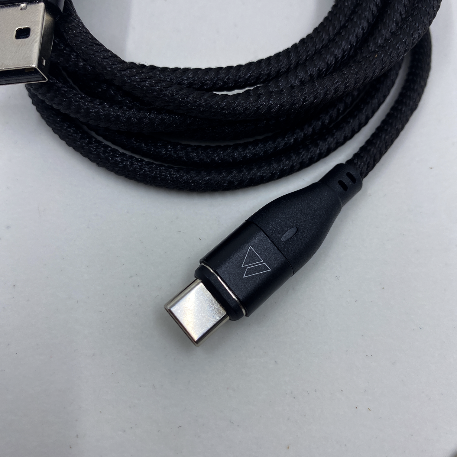 Datagnan - 100W magnetisches USB-C Universalladekabel für schnelles Laden mit Datenübertragung und 3 Konnektoren (USB-C, Lightning, USB Micro)