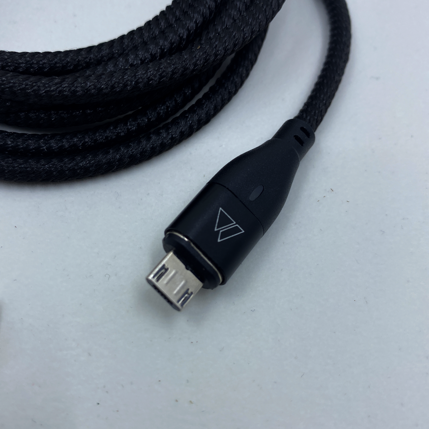 Datagnan - 100W magnetisches USB-C Universalladekabel für schnelles Laden mit Datenübertragung und 3 Konnektoren (USB-C, Lightning, USB Micro)