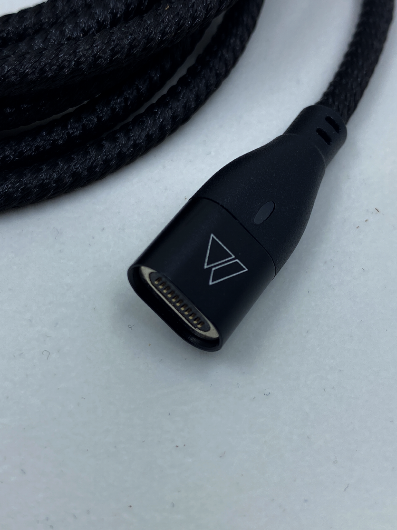 Datagnan - Câble de charge universel magnétique USB-C 100W pour une charge rapide avec transfert de données et 3 connecteurs (USB-C, Lightning, USB Micro)